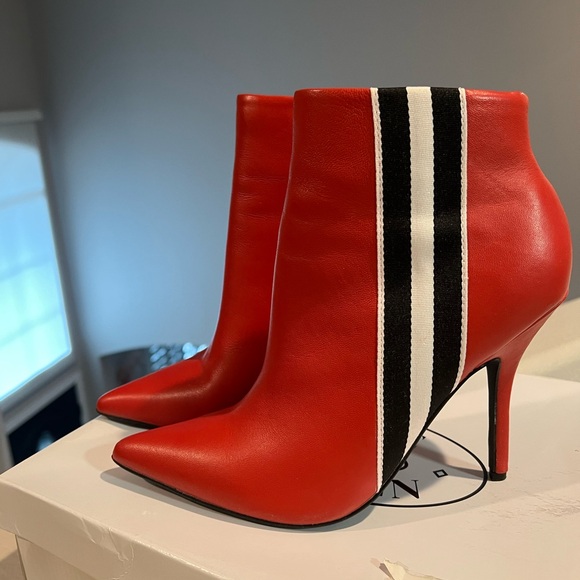 Steve Madden Knock Red Booties size 8 - Picture 1 of 8